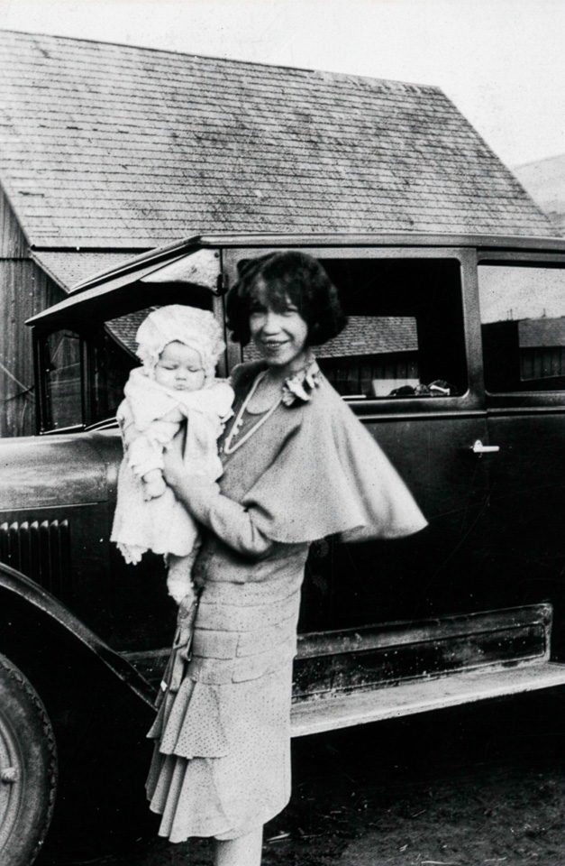 1929-00-00c-1-Fruitland-Angie-Spaulding-with-family-friend-Lillian-Chart_r2026.jpg