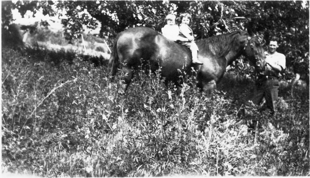 1929-06-00-3-AMS-JML-JLincoln01-Angie-Spaulding-Jeanne-Puariea-Ervin-Spaulding_orig.jpg