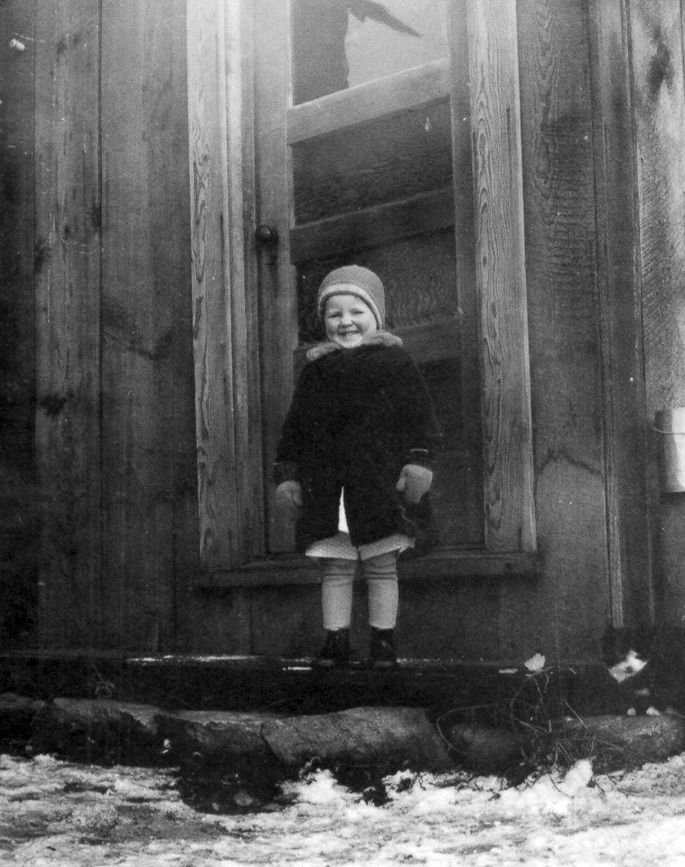 1931-00-00c-Angie-at-front-door-in-Fruitland.jpg