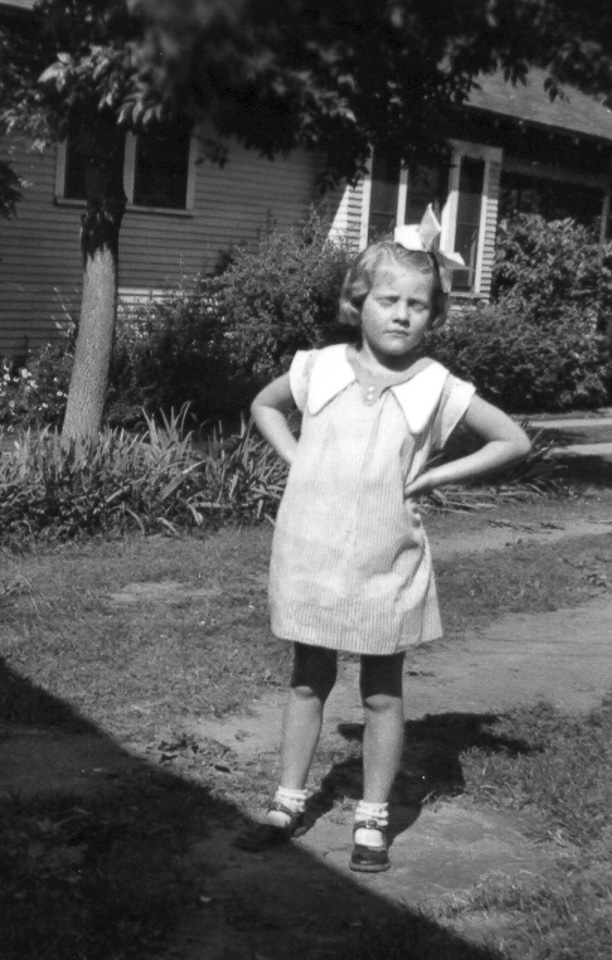 1936-06-00c-1-Angie-with-bow-likely-in-Yakima.jpg