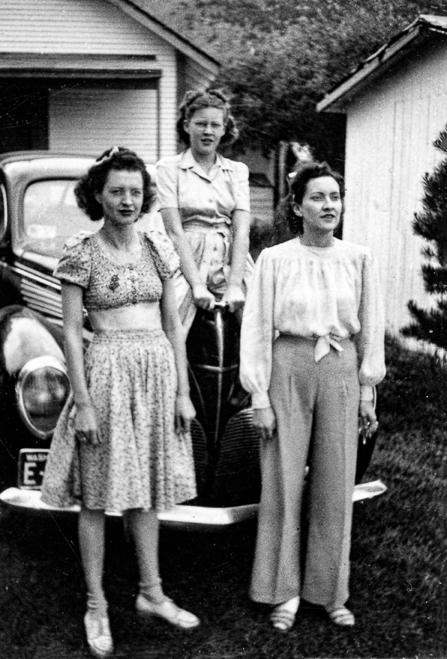 1939-08-00c-6-Elizabeth-Angie-posing-as-hood-ornament-and-Josephine_r2026.jpg