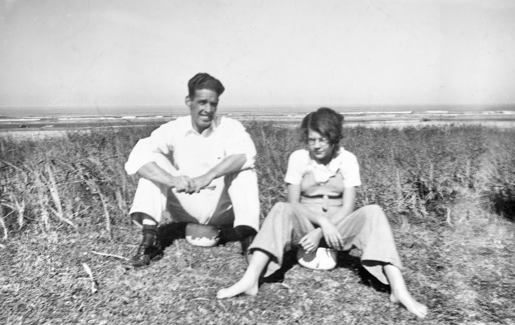 1940-08-00c-Long-Beach-Family-friend-Frank-Brooks-and-Angie-sit-on-thunder-mugs.jpg