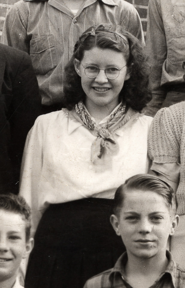 1942-08-29-2-Angie-Broadway-School-close-up.jpg