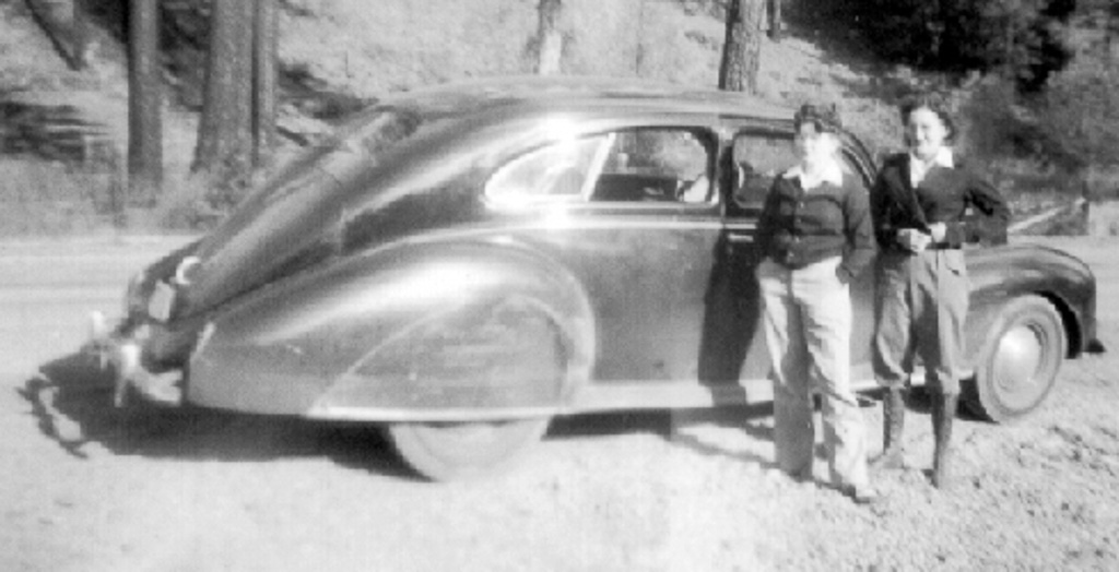 1944-07-00c-Angie-Jo-with-the-Lincoln-Zephyr-2.jpg