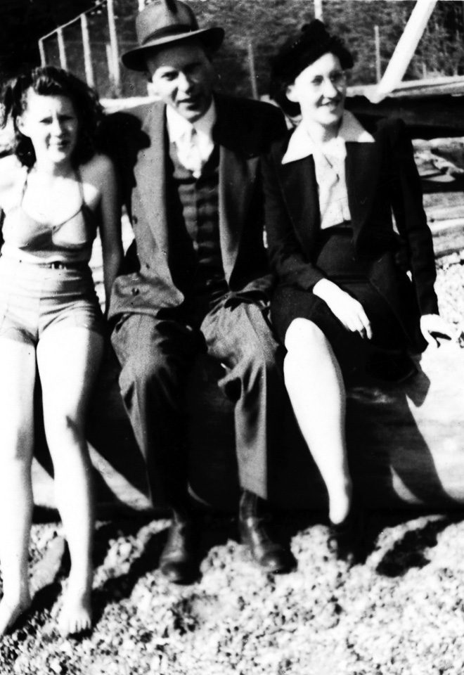 1944-08-00c-Angie-with-Dick-and-Jo-Bohannon-at-the-lake.jpg