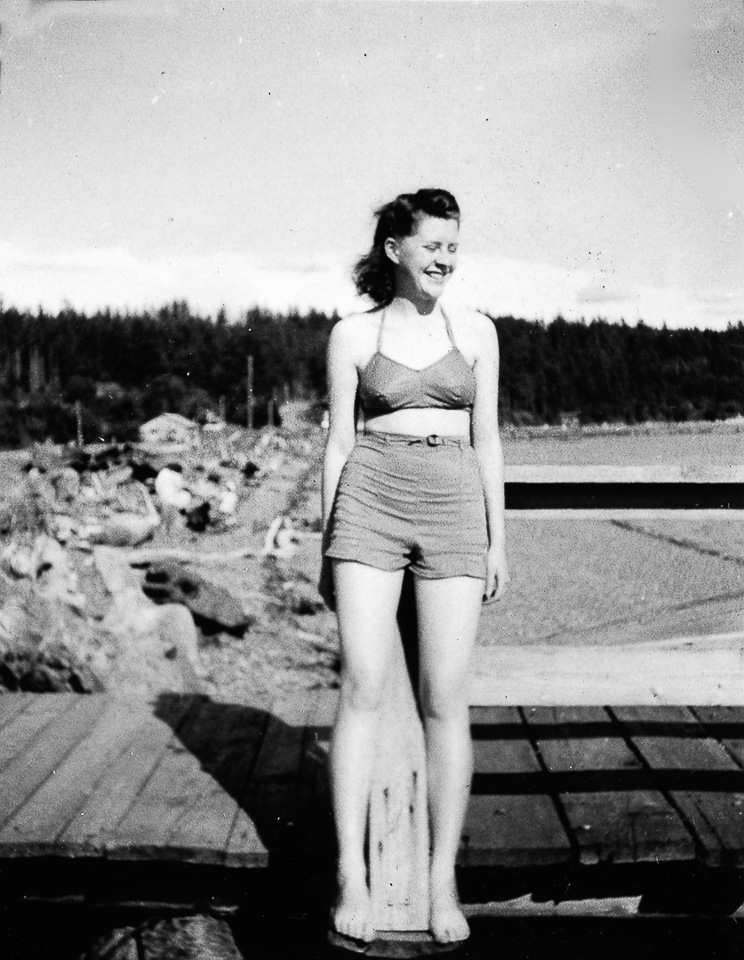 1944-08-00cAngie-in-swim-suit.jpg