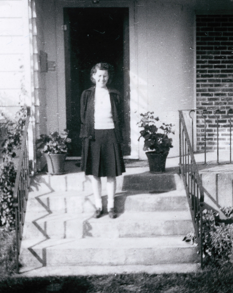 1944-09-00c-2-Angie-at-family-home-porch.jpg