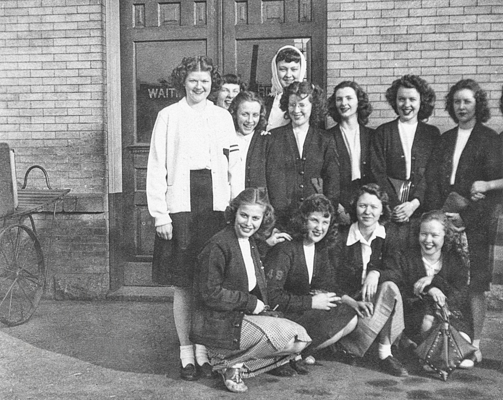 1946-12-13-Pirate-Lassies-01Group-Roll650_r2026.jpg