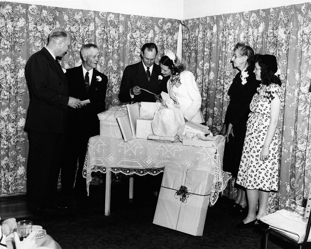 1947-05-03-1-Roy-Hulett-and-Elizabeth-Lincoln-Wedding-with-Dick-Bohannon-James-Lincoln-Mary-Lincoln-and-Angie.jpg