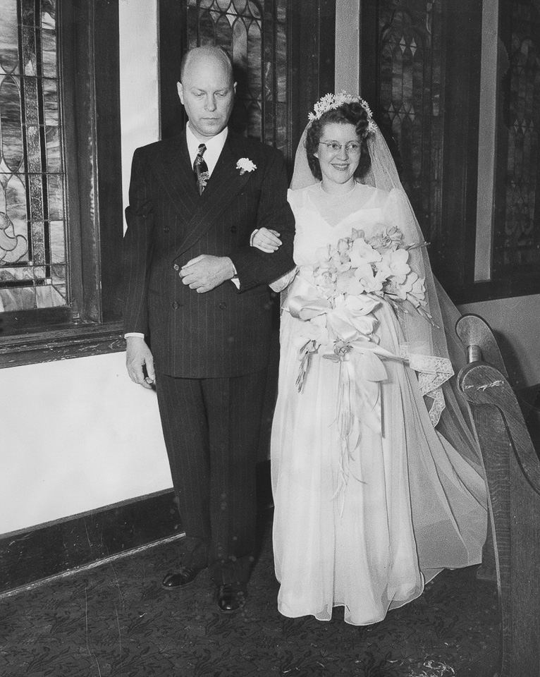 1947-09-11a-Richard-Bohannon-escorts-Angeline-to-altar-at-her-wedding.jpg