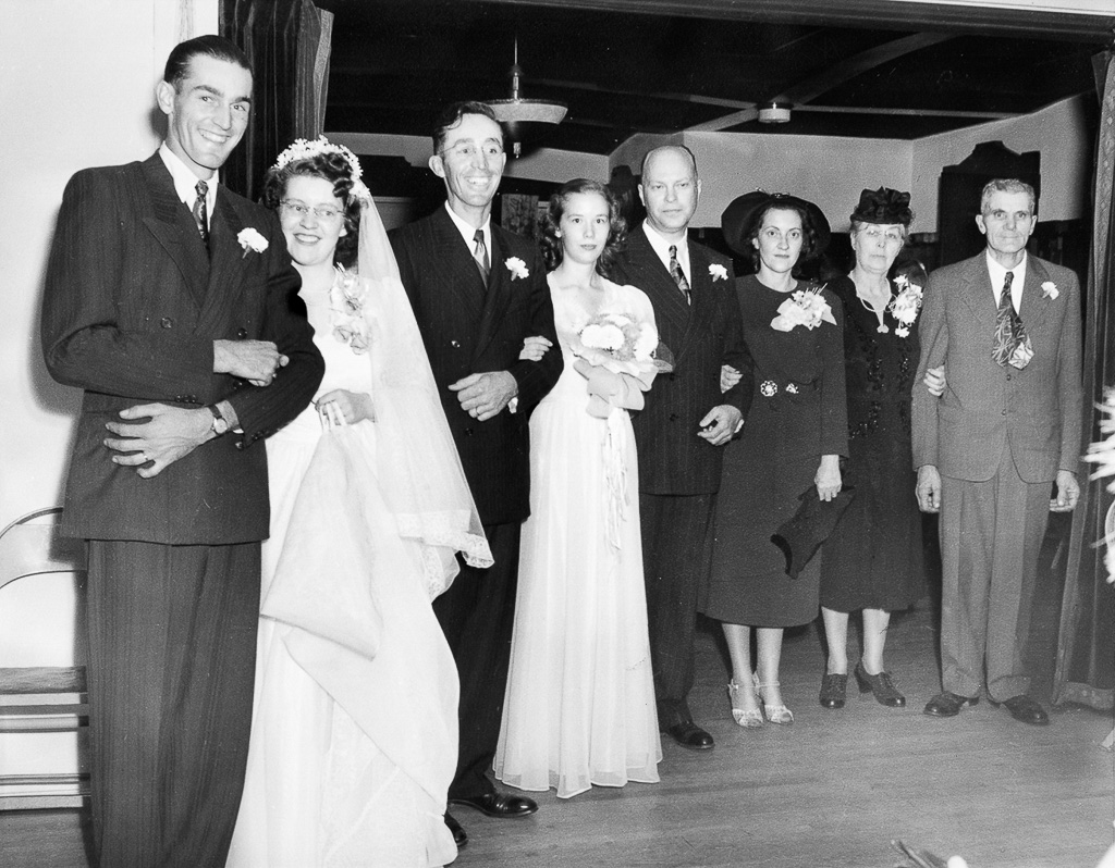 1947-09-11f-Dan-and-Angie-with-parents-best-man-Ward-and-maid-of-honor-Barbara-Humphrey.jpg