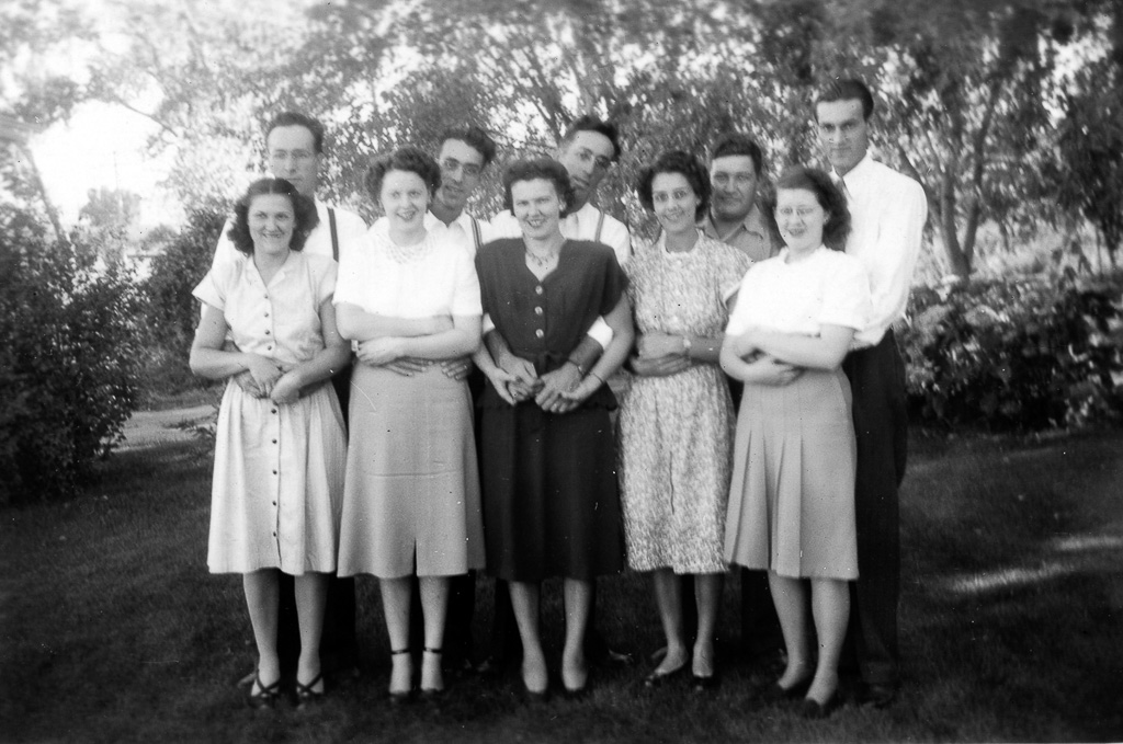 1947-11-14-1-Angie-with-her-new-in-laws-John-Carol-Irene-Art-Elnora-Ward-Lorraine-Merlin---Angie-and-Dan.jpg