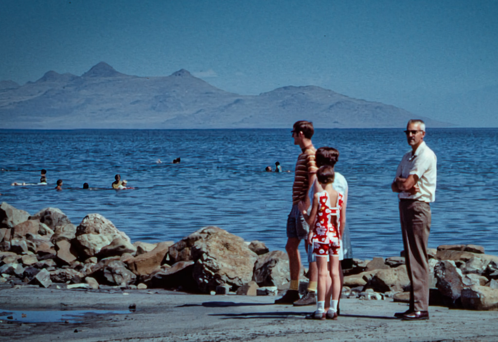 1970-08-21_R06_s15-Great-Salt-Lake,-Utah--Bryan,-Angie,-Lynn---Dan.jpg