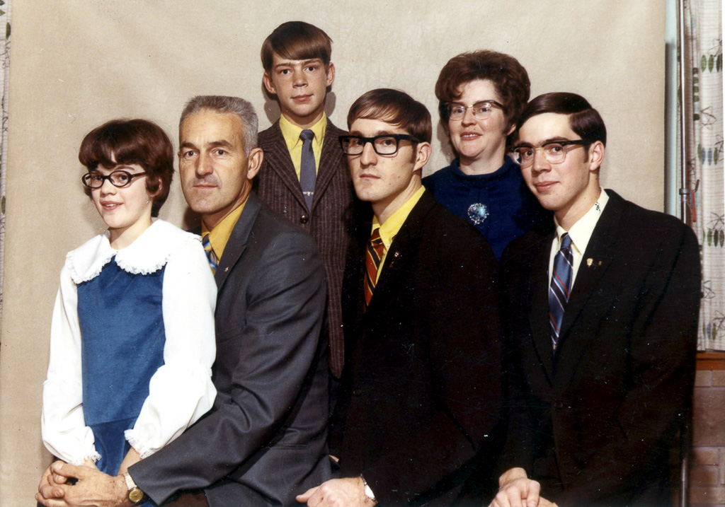 1970-11-00-Family-photo-in-front-of-fireplace-at-ranch.jpg