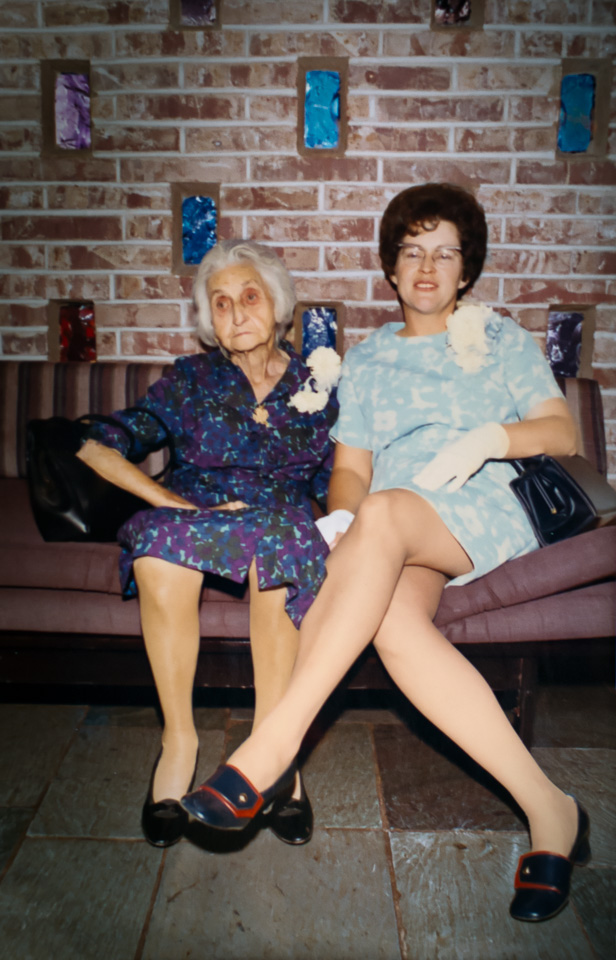 1970-12-12-Westminster-Presbyterian-Church,-Yakima-Angie---Mamie-Lincoln-at-Bryan---Dianne's-wedding.jpg