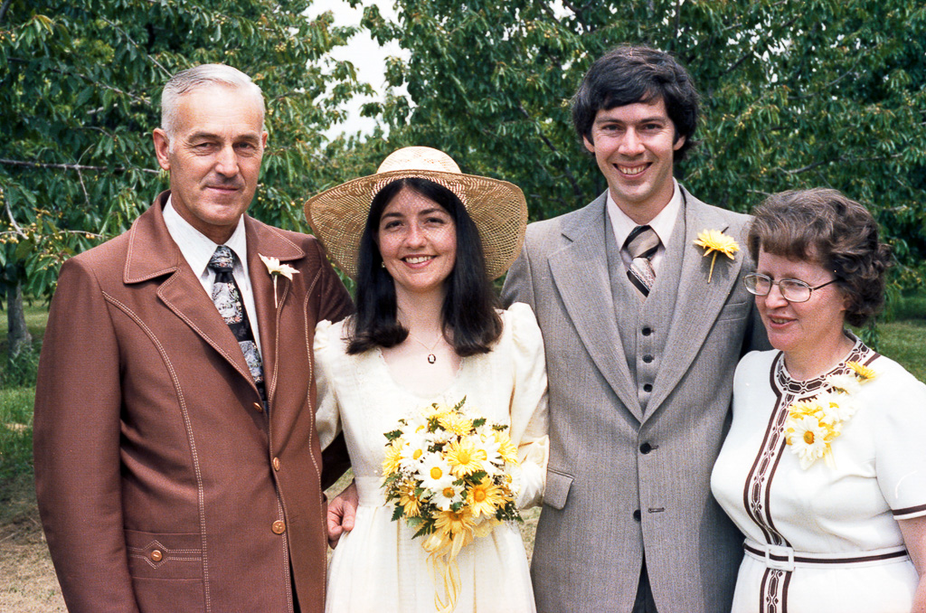 1977-06-11b-Dan-and-Angie-with-newly-weds-Catherine-and-Richard-at-the-wedding-venue-in-the-orchard.jpg