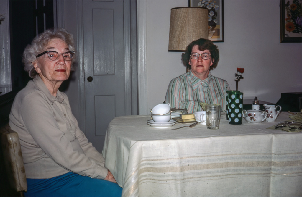 1978-04-07_R06_s19-Angie-and-her-aunt-Pauline-Bohannon-Strickel_r2026.jpg