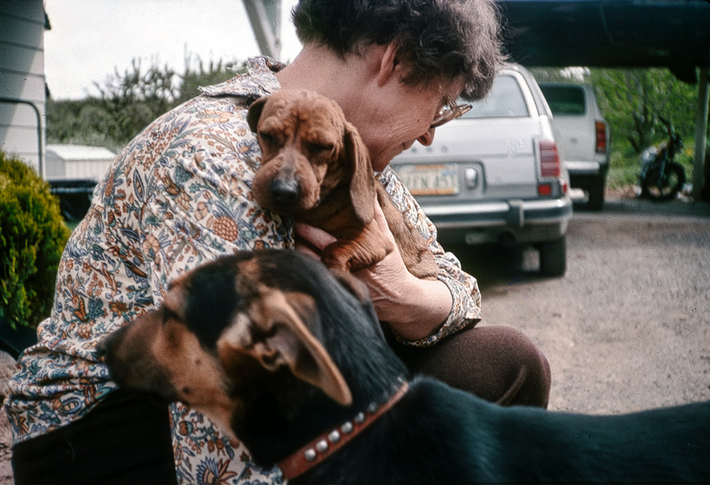 1979-09-00c-Angie-with-dogs_s_r2026.jpg