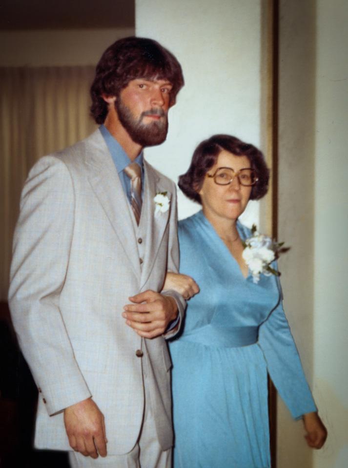1980-04-12-Ray-escorts-his-mother.jpg