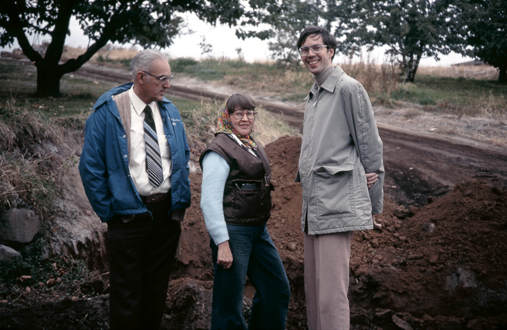 1980-10-20c-Richard-Angie-and-Dan-inspect-new-drain.jpg