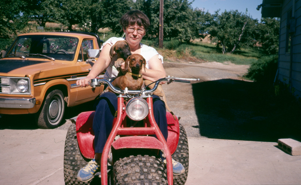 1981-09-00_R82-01_s04-Ranch-Angie-with-Shasta---Snitz.jpg