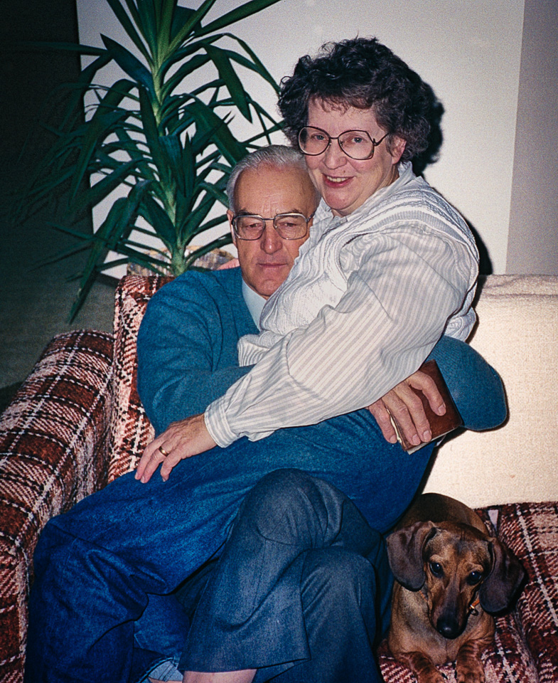 1986-12-14-R12_n05-Dan-and-Angie-with-Taffy_r2026.jpg