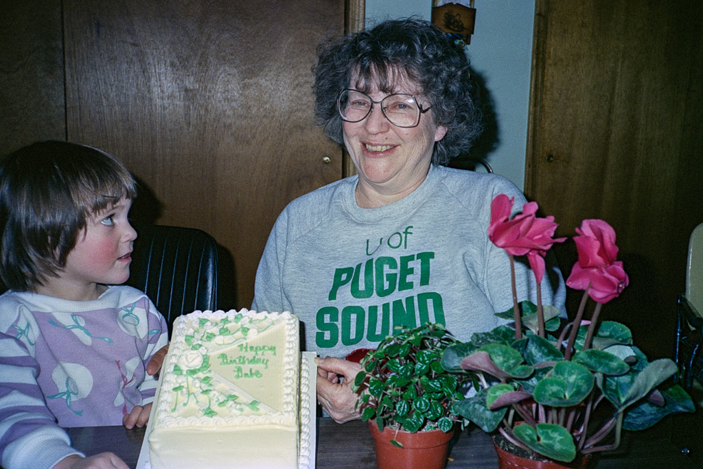 1987-02-28-R02_n07-Erin---Angie—An-early-birthday-cake.jpg