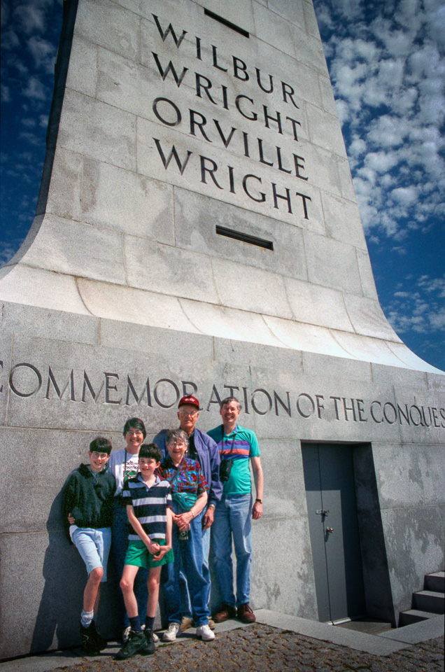 1998-04-07-R06_n29-Kill-Devil-Hills,-North-Carolina-Wright-Bros-Memorial.jpg