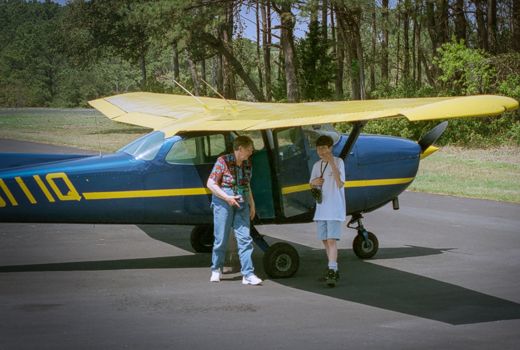 1998-04-07_R06_n32-First-Flight-Airport,-Kill-Devil-Hills,-North-Carolina-Edit.jpg