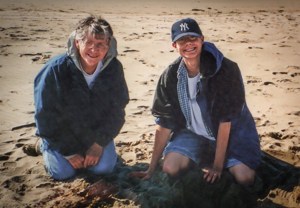 1999-08-00-2-Rockaway,-Oregon-Sand-castle-builders-Angie---Conrad.jpg