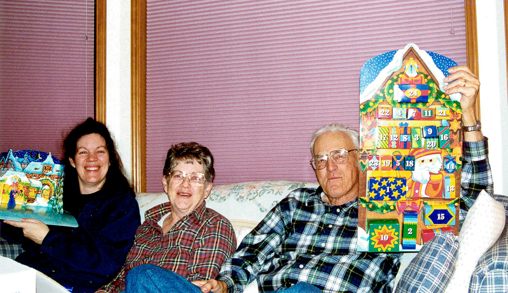 1999-11-26-Lynn-Angie-Dan-with-advent-calendars.jpg