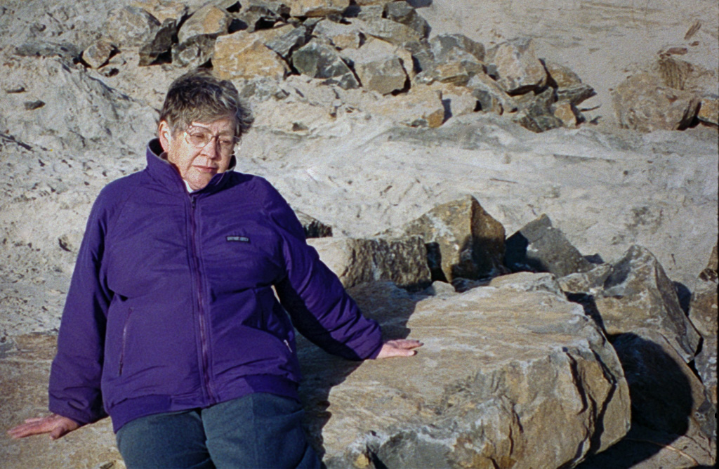 2000-04-03-R12_n21-Rockaway-Beach-erosion-mitigatsion-Angie.jpg