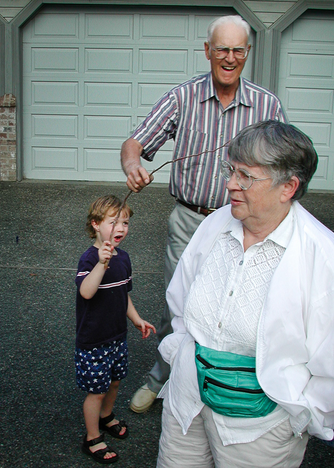 2000-08-27-DSCN_0934-Grandpa-and-Gabe-try-to-get-Grandma's-attention.jpg
