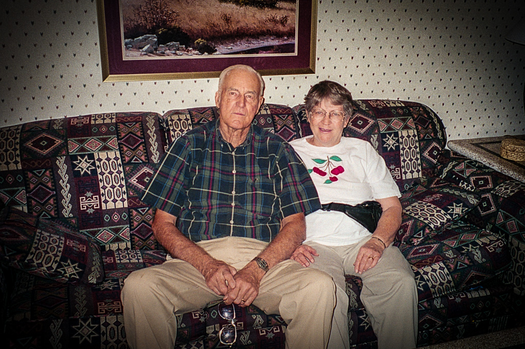 2000-10-15-R08_n09-Dan-and-Angie-at-Cedar-Ridge-Resort-Branson-Missouri.jpg
