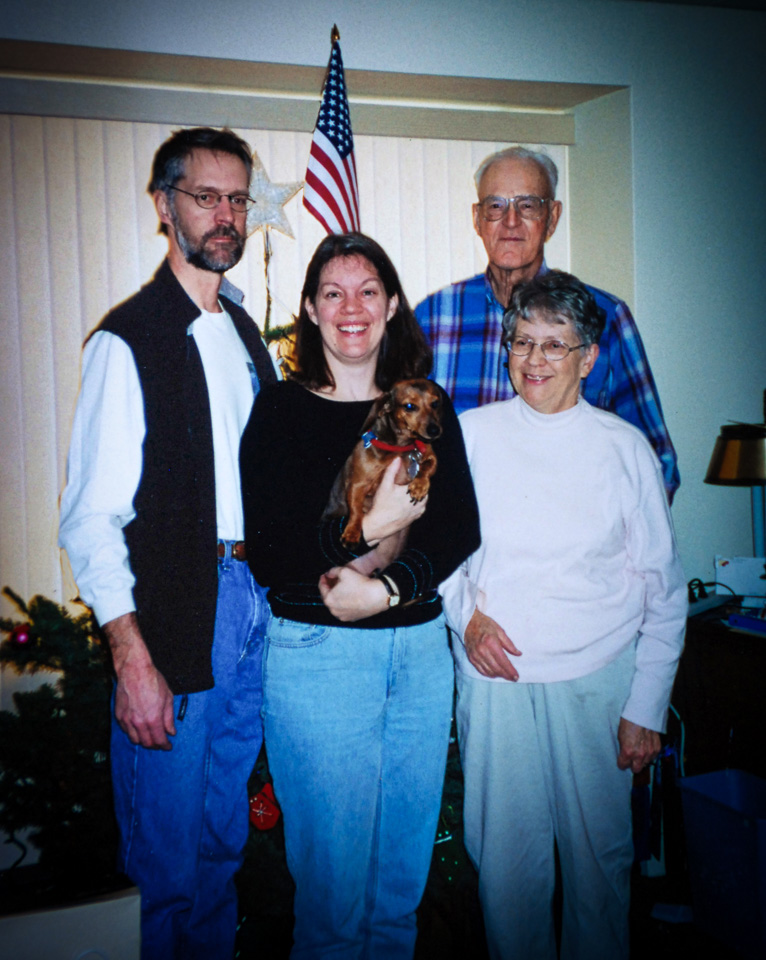 2001-12-24-RDZ-LDZ-ADZ-AMS-Dachshund.jpg