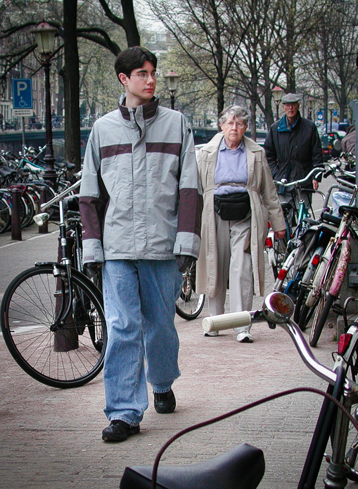 2002-03-26-DSCN_1763-Amsterdam-Conrad,-Angie---Dan-street-full-of-bicycles.jpg