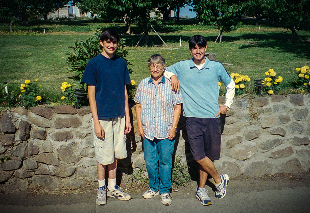 2002-08-07-R08_n19-Michael-Angie-Conrad-farewell-photo.jpg