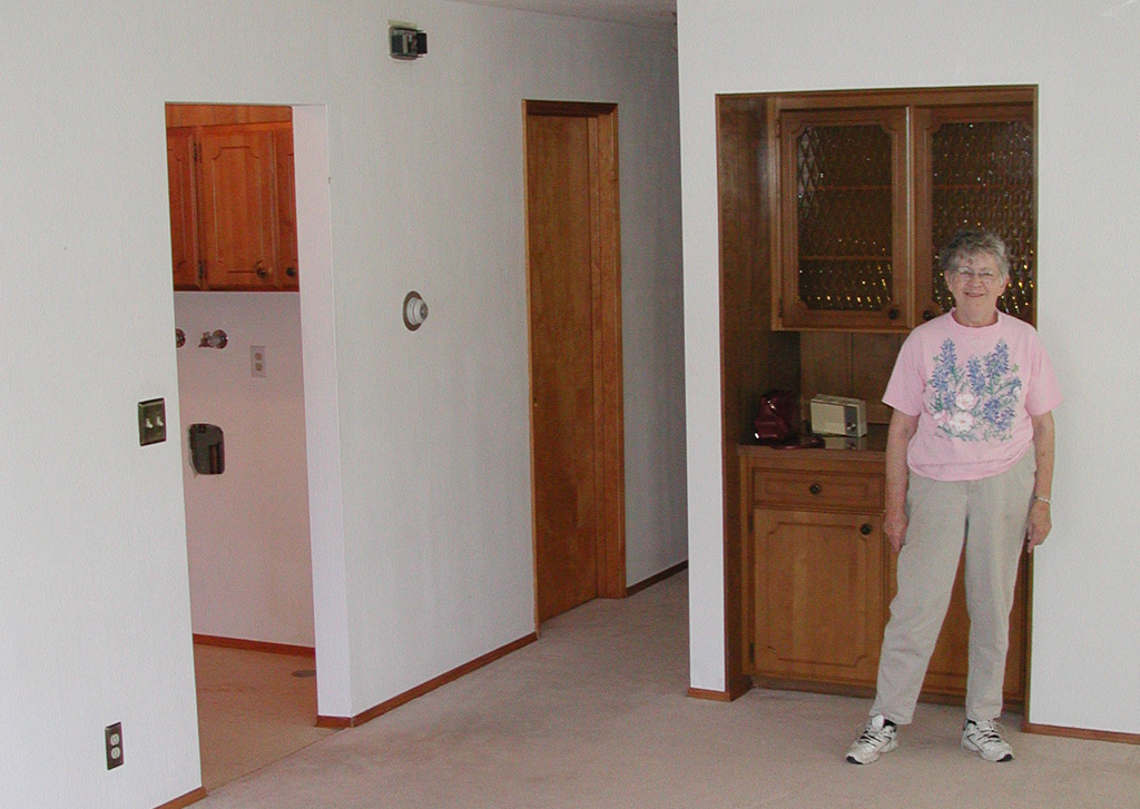 2004-07-29-DSCN_294-The-New-House-Angie.jpg