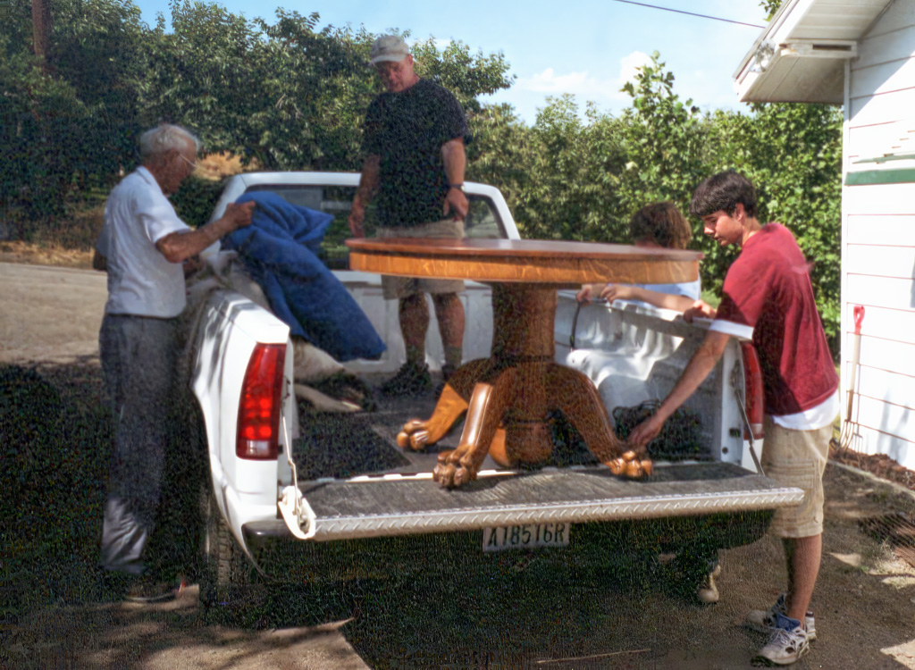 2004-08-02_R18_n07-The-Antique-Round-Table.jpg