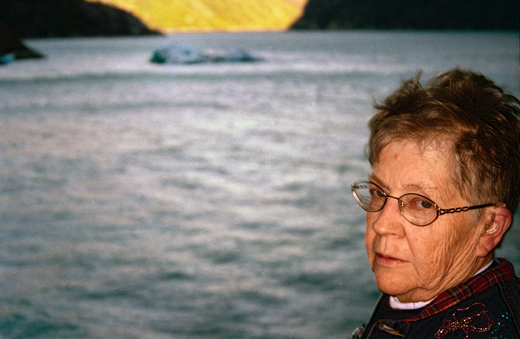 2004-09-08-R02_n18-Alaska,-Glacier-Bay-Angie.jpg