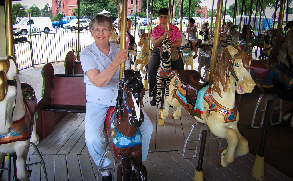 2005-06-27-DSCN_006-Angie-and-the-Mall-Carousel-also-Elaine_r2026.jpg