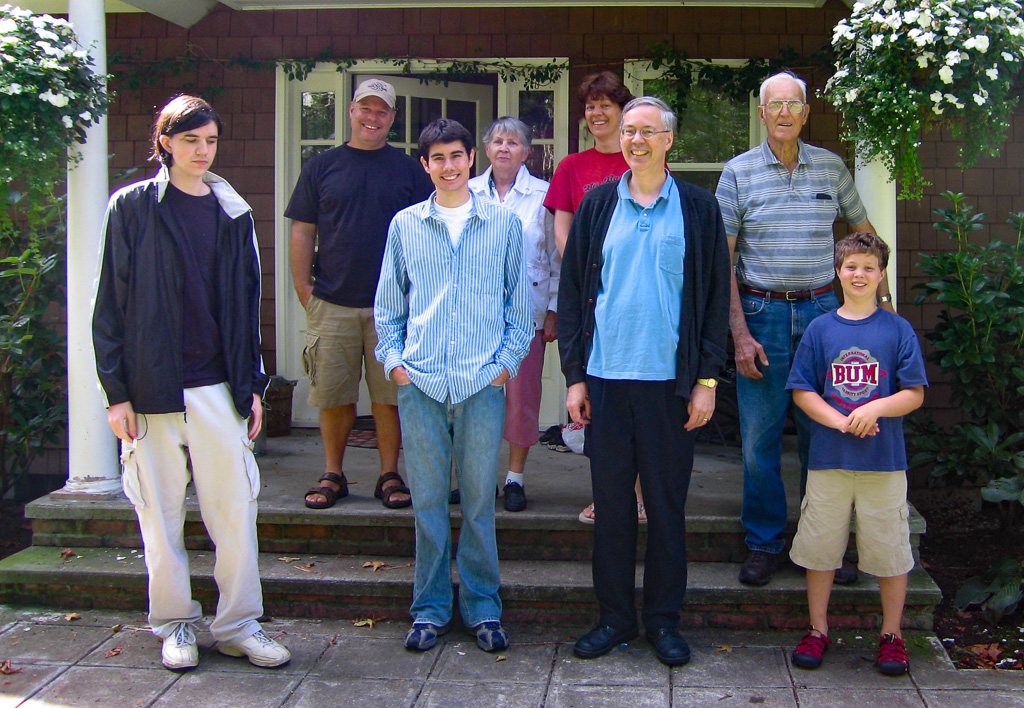 2005-08-27-IMG_1810-Family-Group-Redmond.jpg