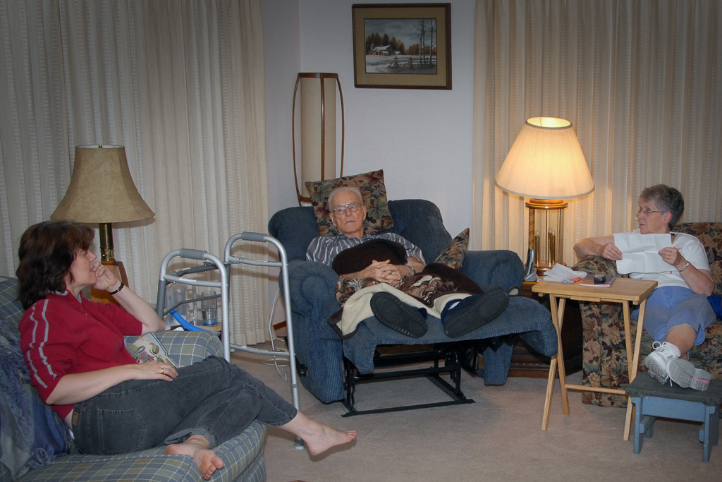 2006-06-18_0296-Yakima-Dan-convalescence-heart-surgery-with-Lynn-and-Angie.jpg