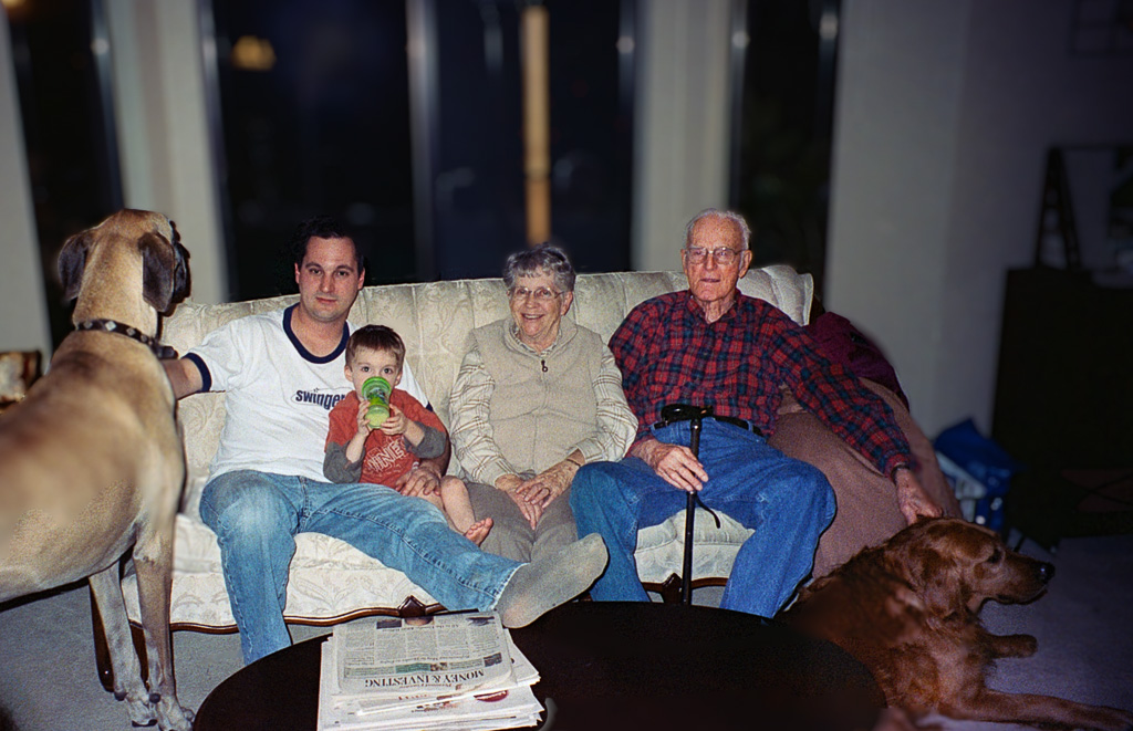 2007-11-25-R02_n12-Zeus-Keith-Nate-Angie-and-Dan.jpg