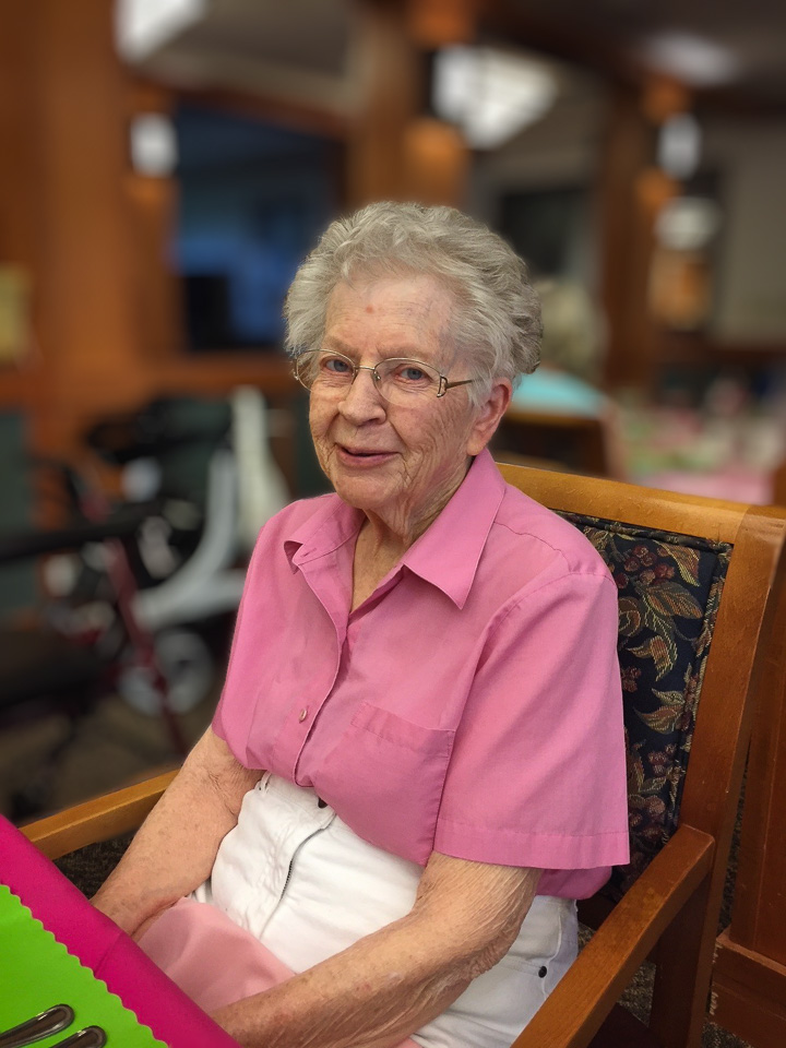 2018-05-13--Summitview-Angie-dining-room-Summitview-for-Mother's-Day_r2026.jpg