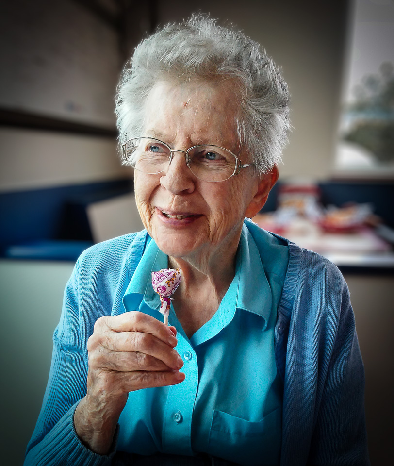 2019-08-29_122401-Angie-celebrates-eating-out-at-Major's-with-a-Dum-Dum-pop-for-dessert.jpg