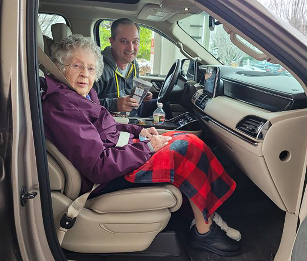 2021-12-21-Angie-and-Keith-depart-for-a-west-side-Christmas.jpg