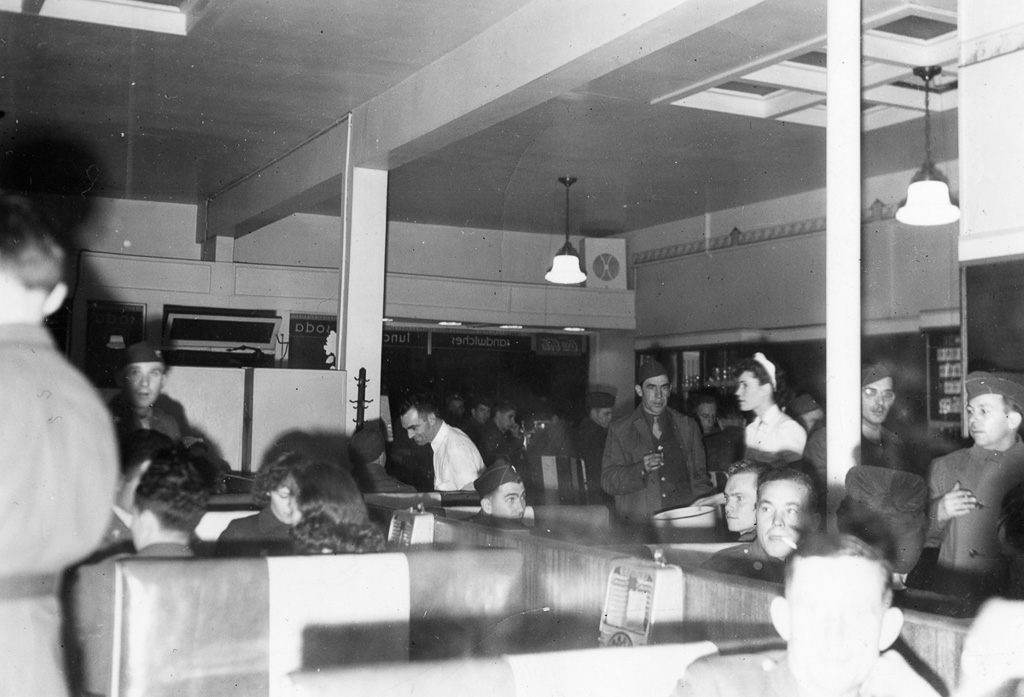 1944-00-00c-Dopey's-Restaurant-Interior-WWII-Roll323.jpg
