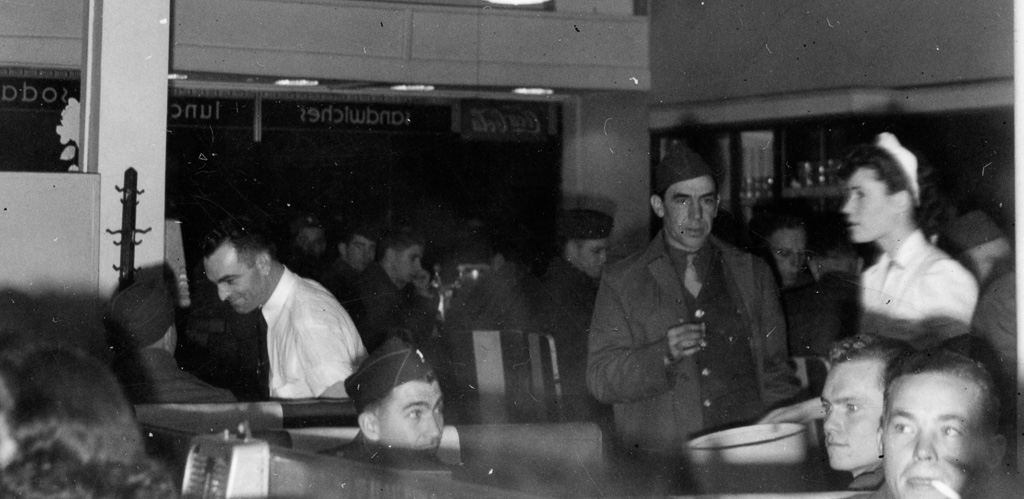 1944-00-00c-Dopey's-Restaurant-Interior-WWII-Roll323_cu.jpg