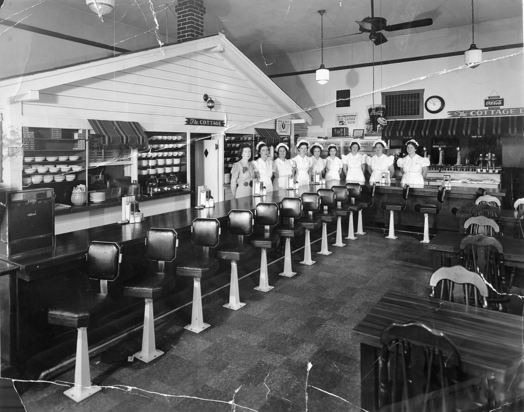 1935-00-00-Cottage-Cafe-1-Yakima-Josephine-Lincoln-Second-Left.jpg